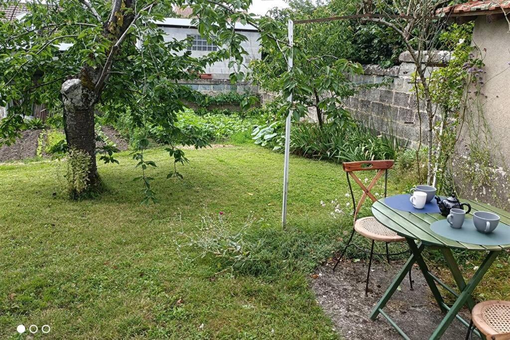 Un Paradis De Verdure En Plein Centre Ville Perigueux Exterior photo